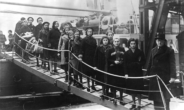 Great Britain: The children of Polish Jews from the region between Germany and Poland on their arrival in London on the "Warsaw". Photographed February 1939