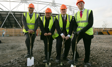 Lakshmi_Mittal,_Anish_Kapoor,_Boris_Johnson_and_Andrew_Altman 006