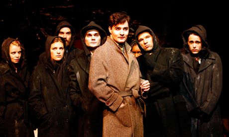 Mel Carney (Jos Vantyler) and Ensemble cr Simon Annand 007 Mel Carney (Jos Vantyler) and Ensemble cr Simon Annand