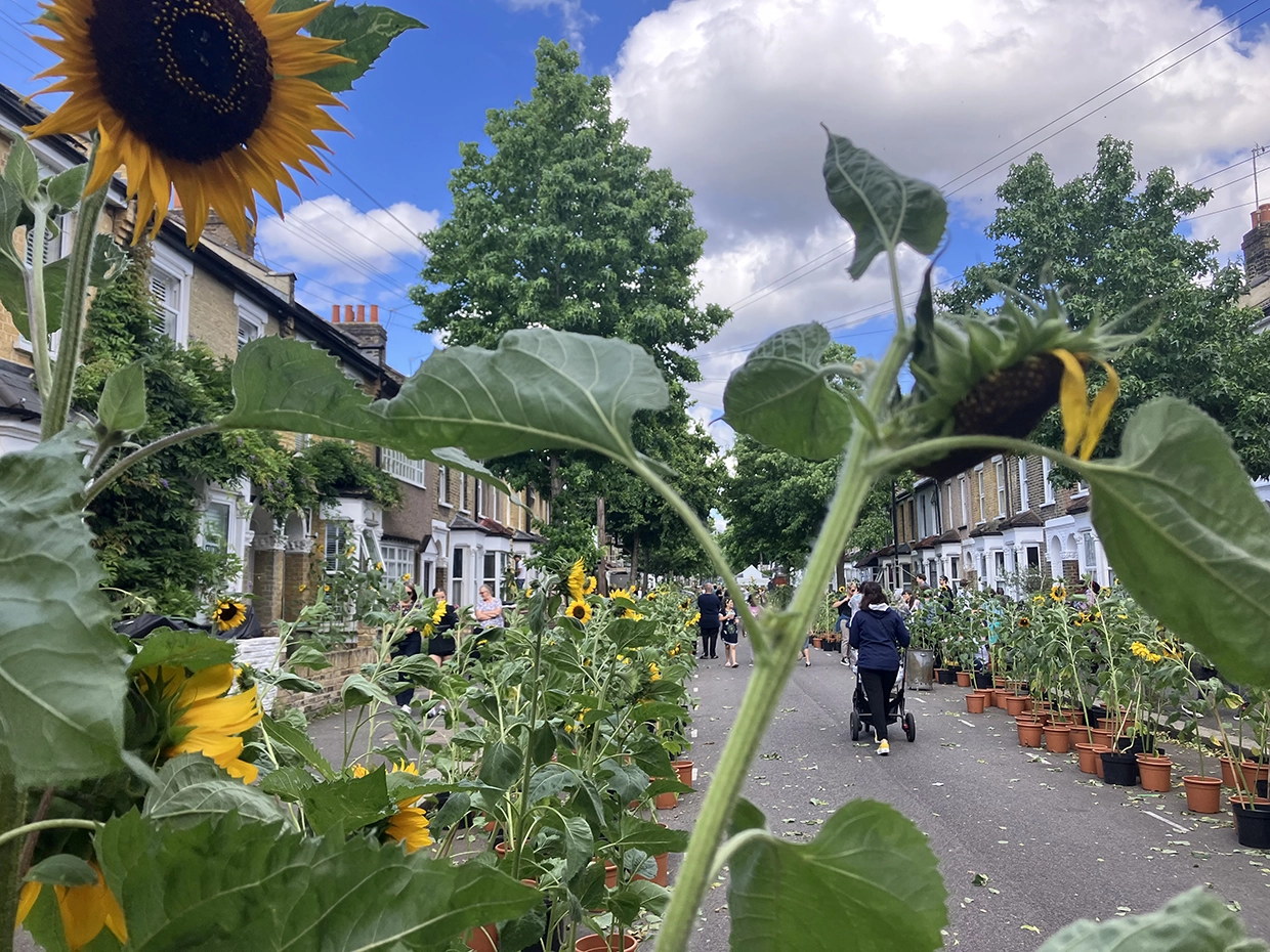 POWER STATION sundance in street