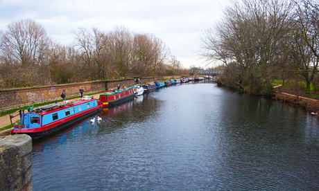 houseboaters river lea